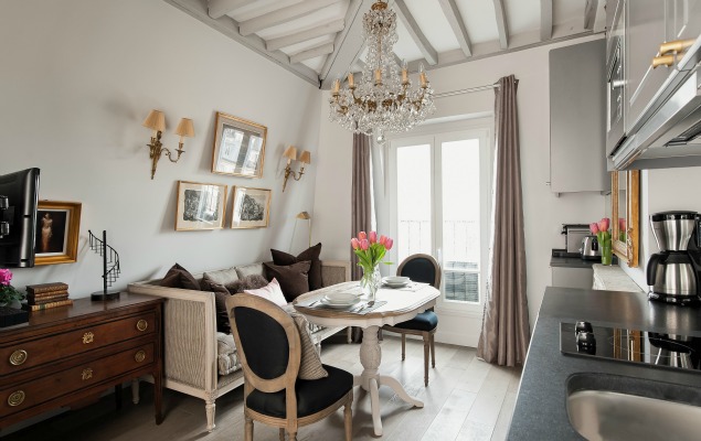 Cremant-de-Bourgogne-Paris-Studio-Living-Room